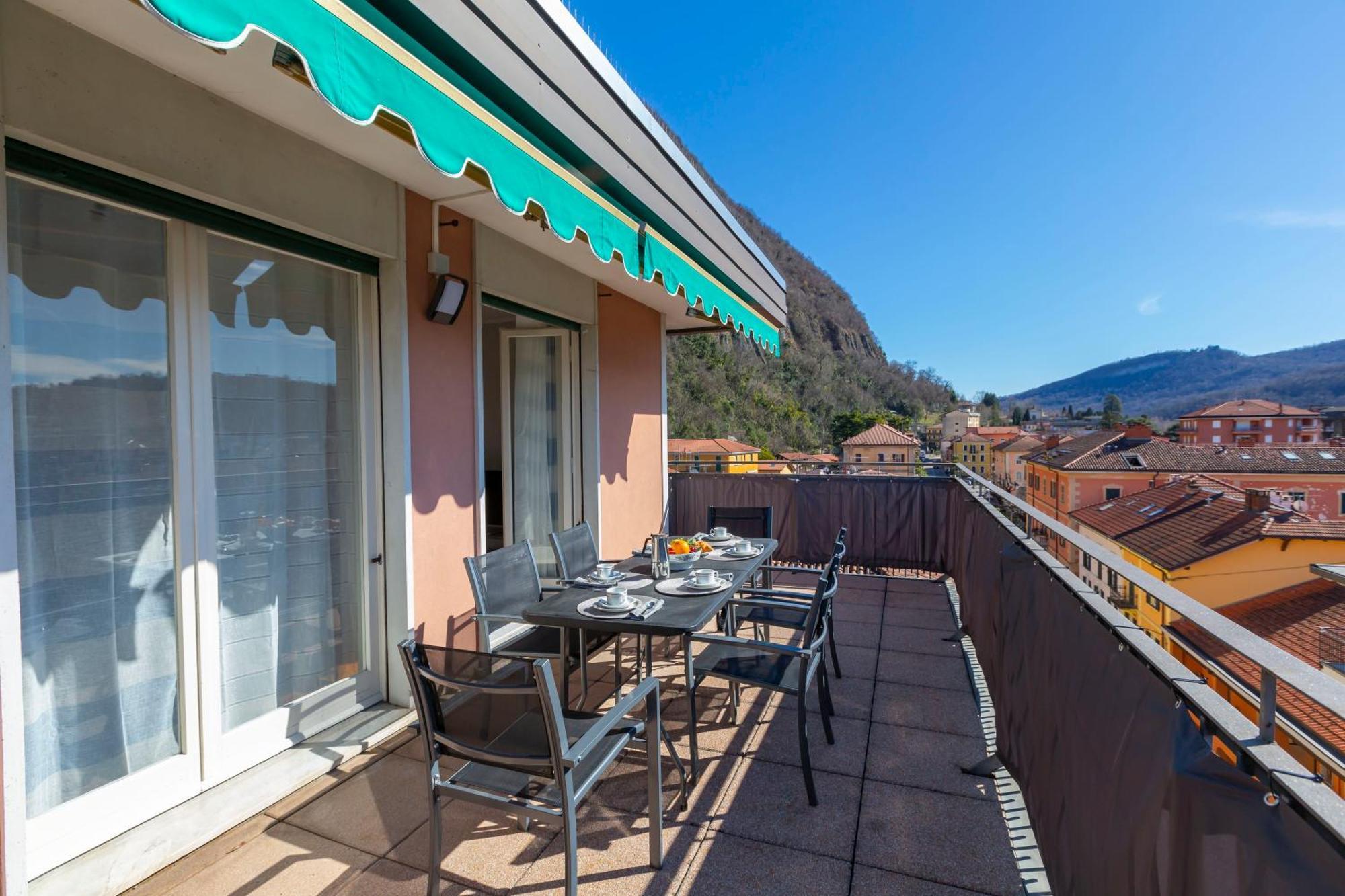 Appartamento Il Golfo Lake View - Happy Rentals Laveno Buitenkant foto